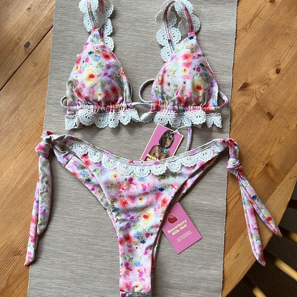 Strawberry Milk Mob Floral Bikini - Pink and White - Picture 2 of 10